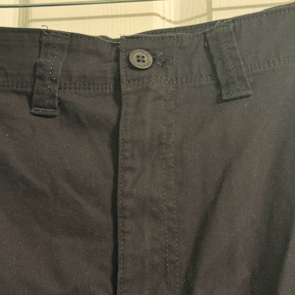 Wrangler Men's Black Cargo Shorts - Picture 3 of 7